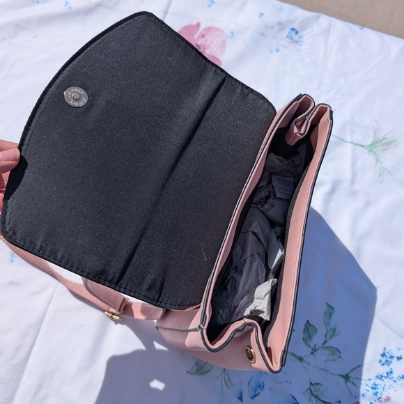 Elegant Pink Shoulder Bag - Picture 3 of 3